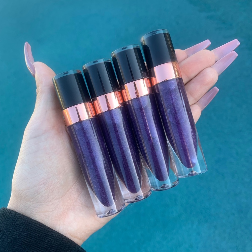 “𝔬𝔠𝔲𝔩𝔲𝔰“ lipgloss